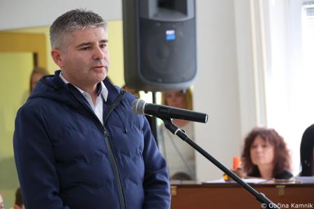 Osnovna šola 27. julij Kamnik že 40 let raste s prepričanjem, da če spoštujemo sebe, bomo znali spoštovati tudi druge (46)